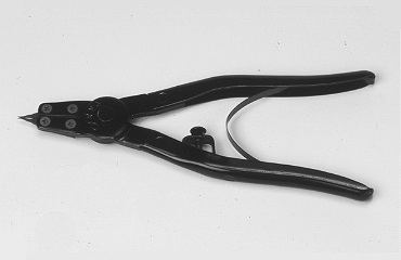 Ｃ形（軸用）プライヤー
